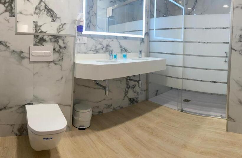 高级客房, Amic Colon