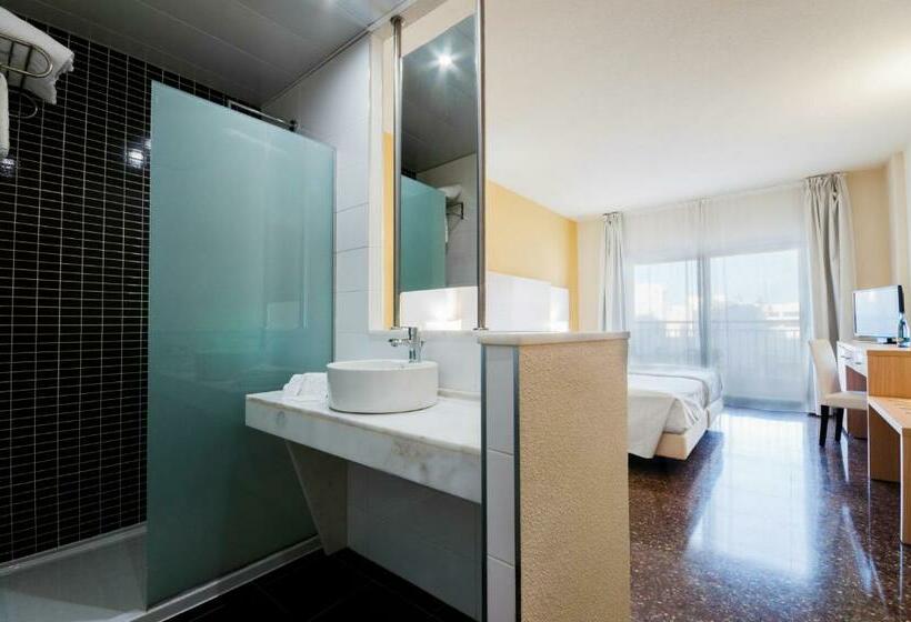 Standard Triple Room with Terrace, Fontana Plaza