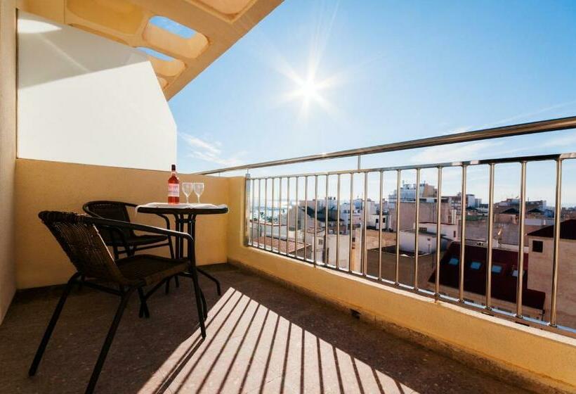 Standard Triple Room with Terrace, Fontana Plaza