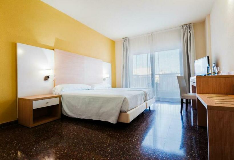 Standard Triple Room with Terrace, Fontana Plaza