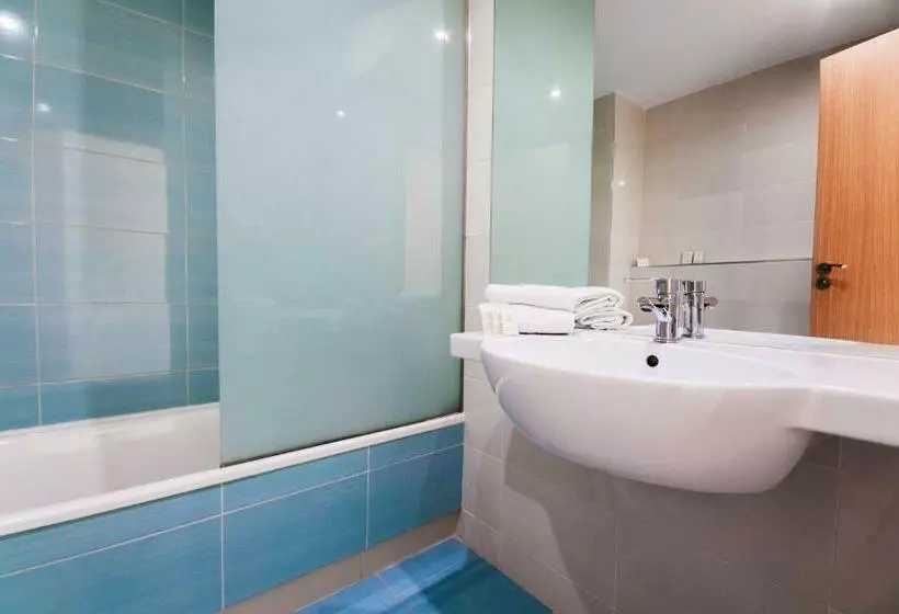 Standard Triple Room with Terrace, Fontana Plaza