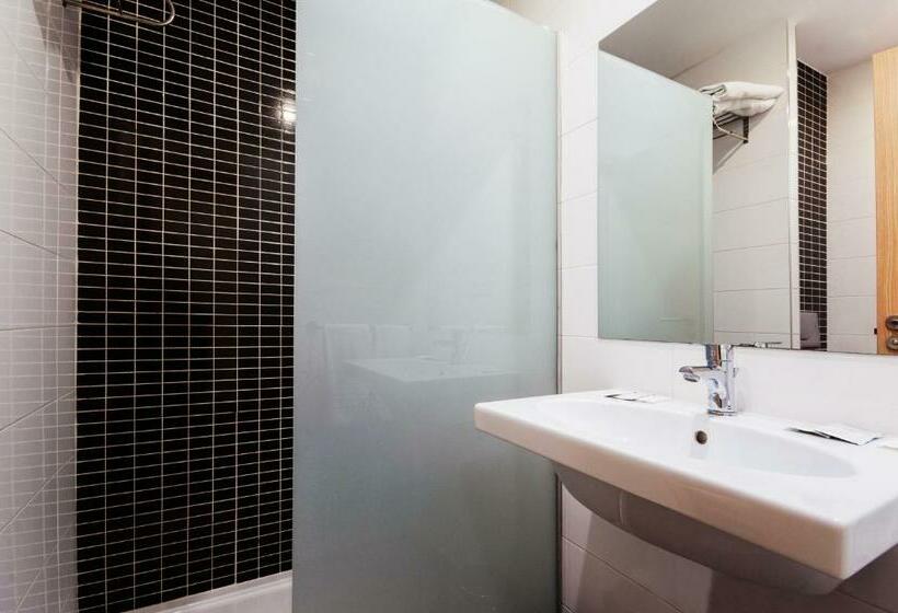 Standard Triple Room with Terrace, Fontana Plaza