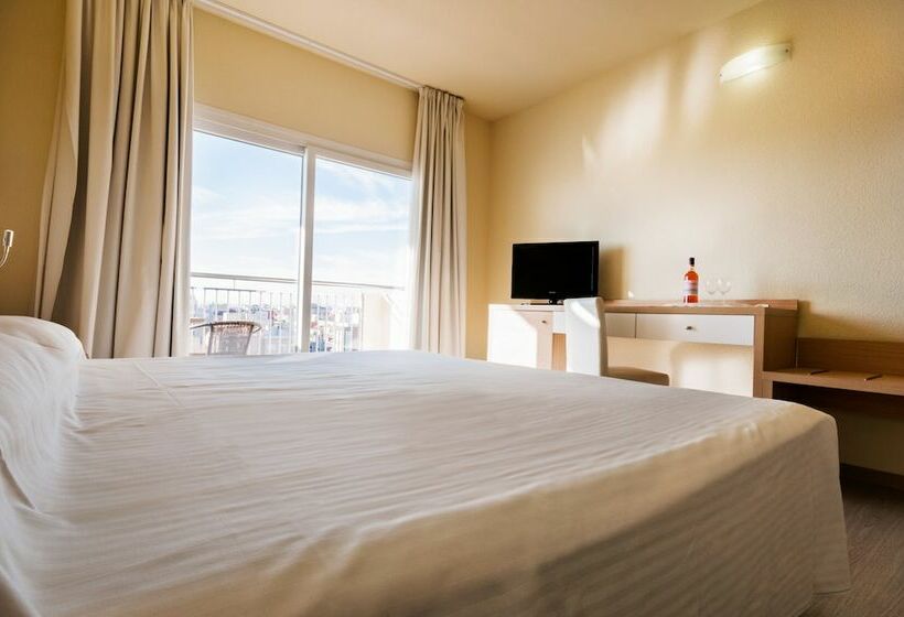 Standard Triple Room with Terrace, Fontana Plaza