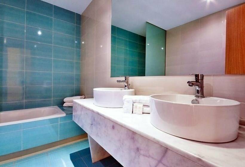 اتاق خانوادگی, Fontana Plaza