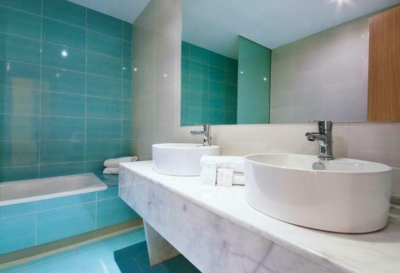 سوئیت جونیور با تراس, Fontana Plaza