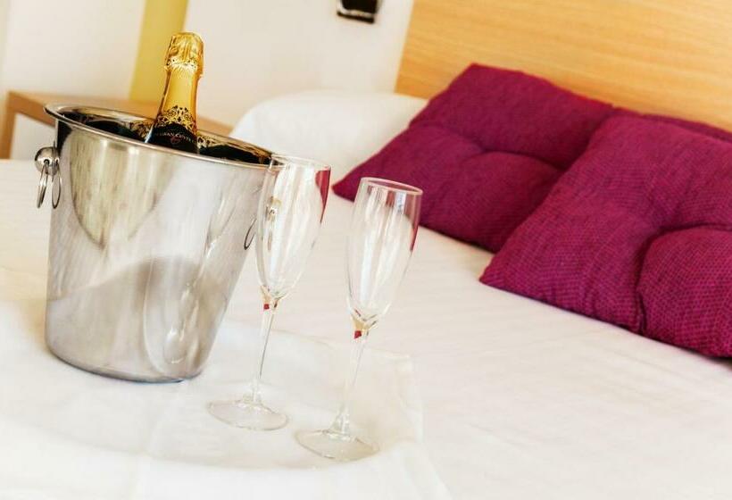 سوئیت پرزیدنت, Fontana Plaza