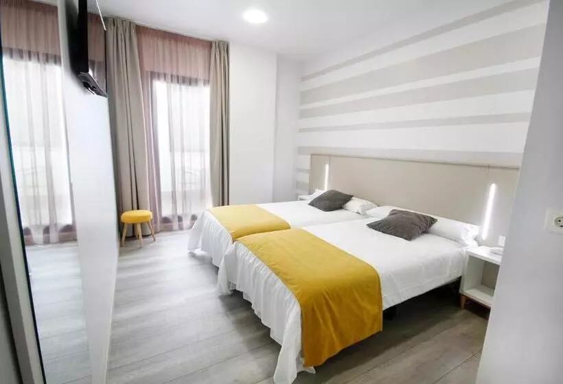 Standard Room, Leo
