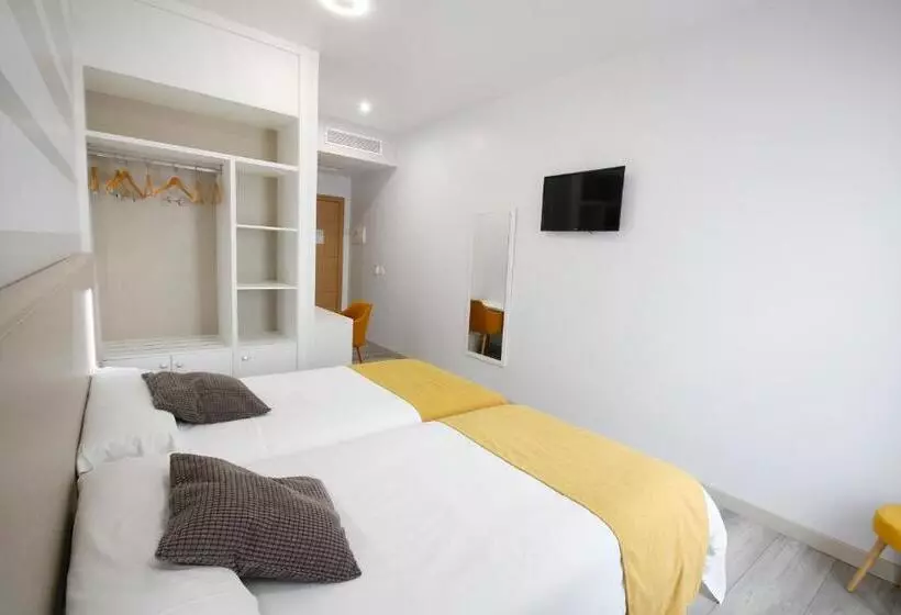 Standard Room, Leo