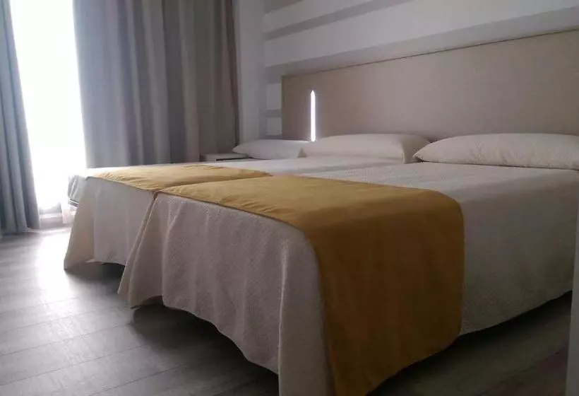 Standard Room, Leo