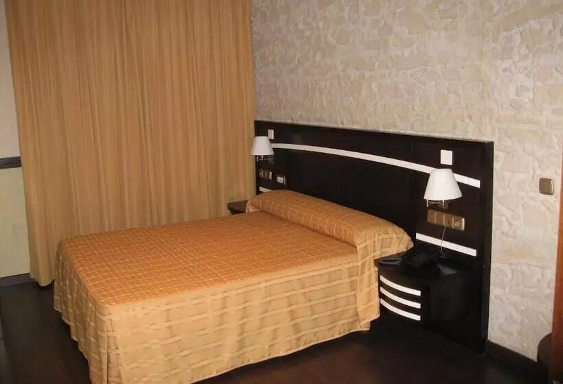 Standard Room, Machaco