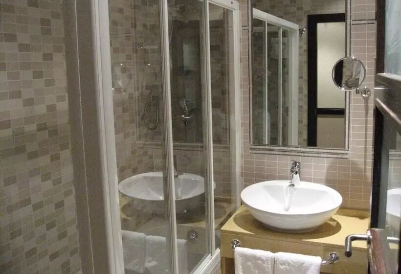 Standard Room, Machaco