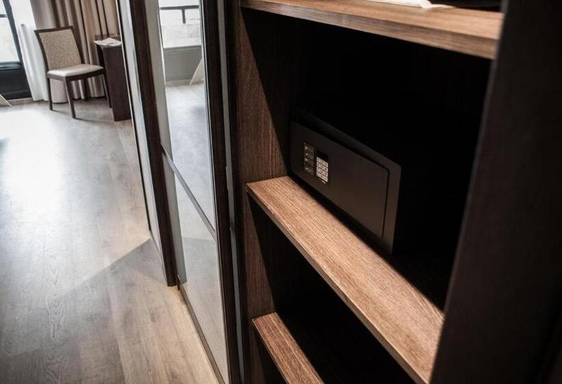 带大床的标准间, Montemar