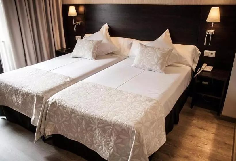 اتاق استاندارد با بالکن, Montemar