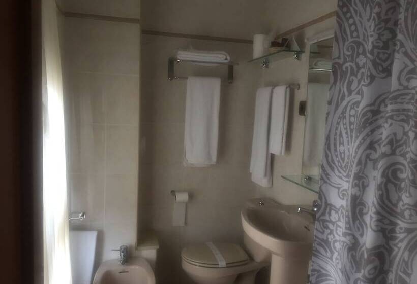 اتاق استاندارد سه نفره, Ovetense