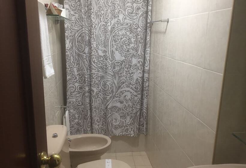 اتاق استاندارد سه نفره, Ovetense