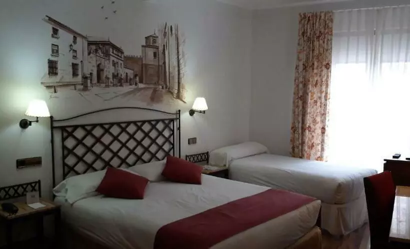 اتاق استاندارد سه نفره, Palacio Valderrabanos