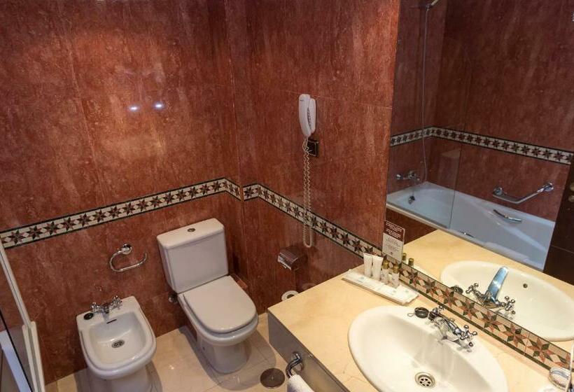 غرفة قياسية ثلاثية, Palacio Valderrabanos