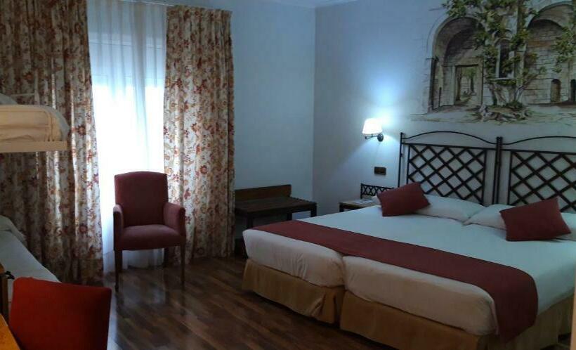 غرفة عائلية, Palacio Valderrabanos