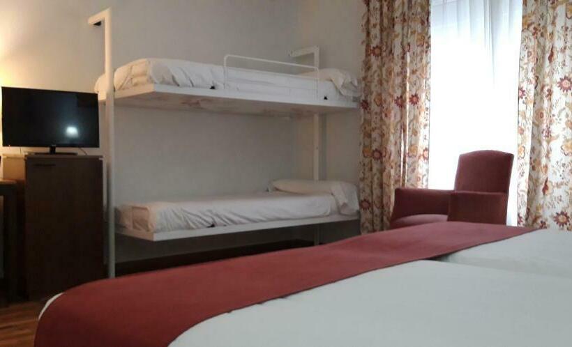 غرفة عائلية, Palacio Valderrabanos