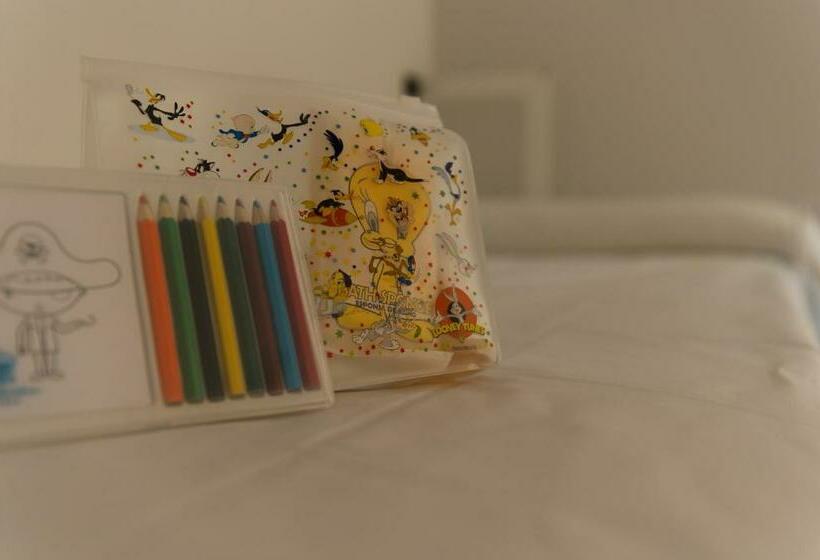 غرفة عائلية, Palacio Valderrabanos