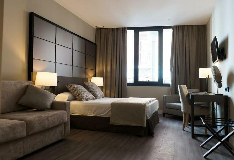 جناح جونيور, Palacio Valderrabanos