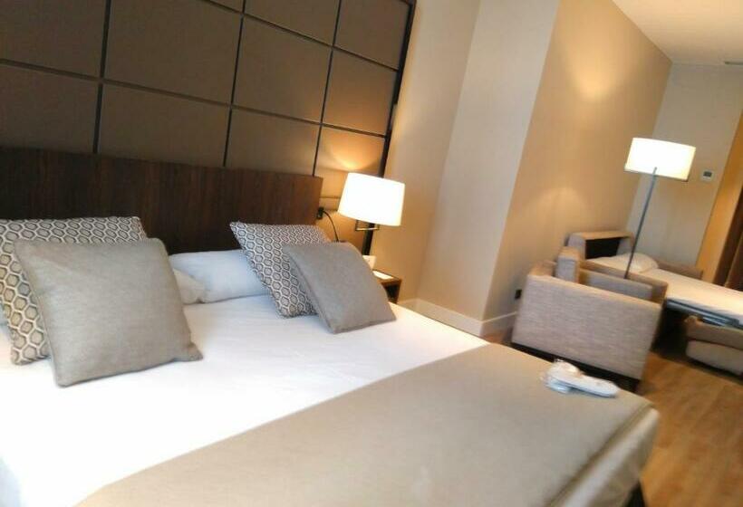 جناح جونيور, Palacio Valderrabanos