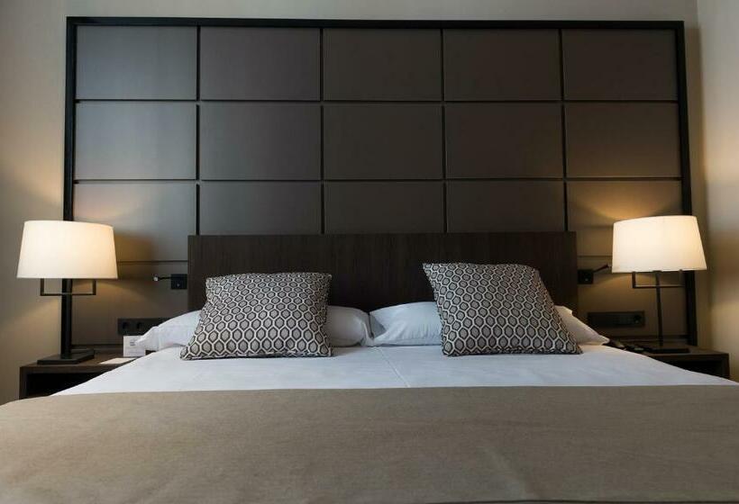 جناح جونيور, Palacio Valderrabanos