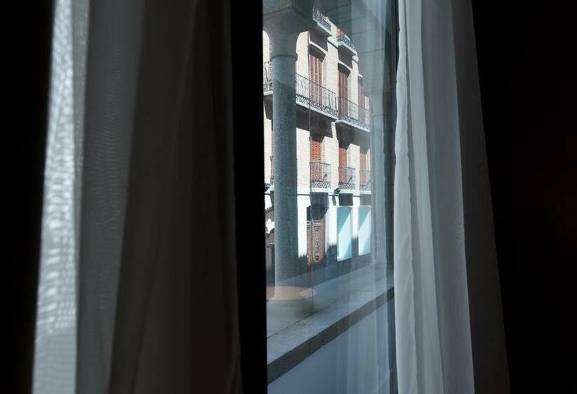 جناح جونيور, Palacio Valderrabanos