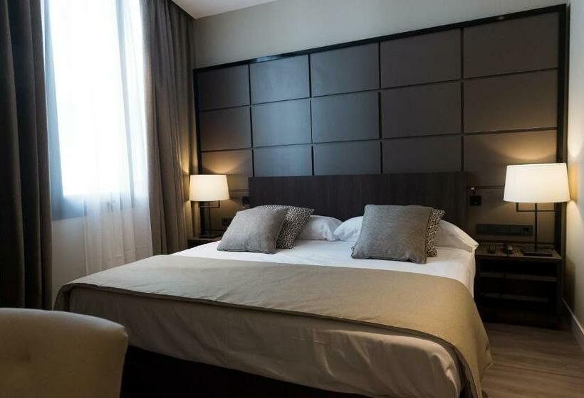 جناح جونيور, Palacio Valderrabanos