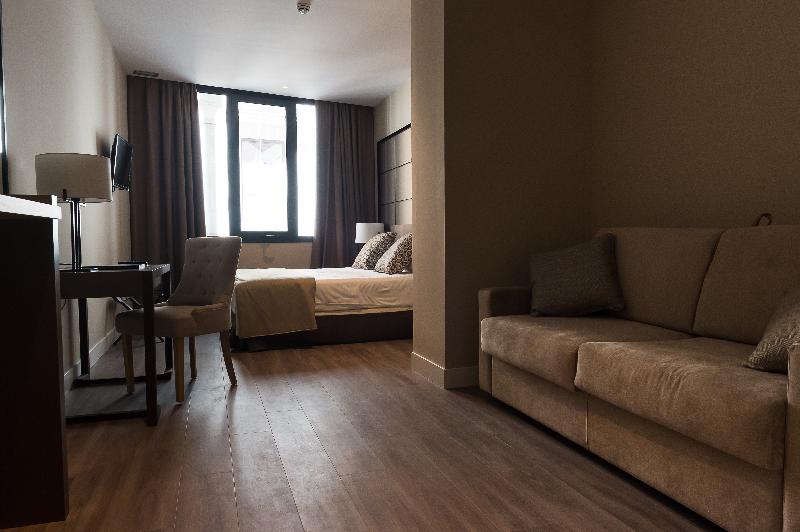 جناح جونيور, Palacio Valderrabanos