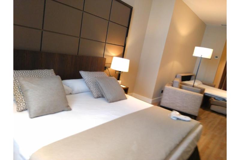 جناح جونيور, Palacio Valderrabanos