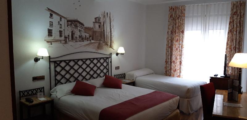 غرفة قياسية ثلاثية, Palacio Valderrabanos