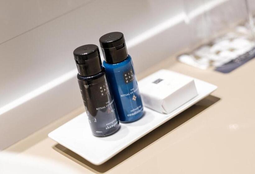 디럭스 룸, Palladium