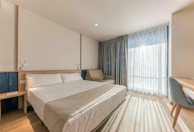 Семейный Номер, Port Alicante City & Beach