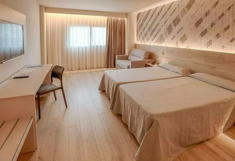 Standard Kolmen Hengen Huone, Port Alicante City & Beach