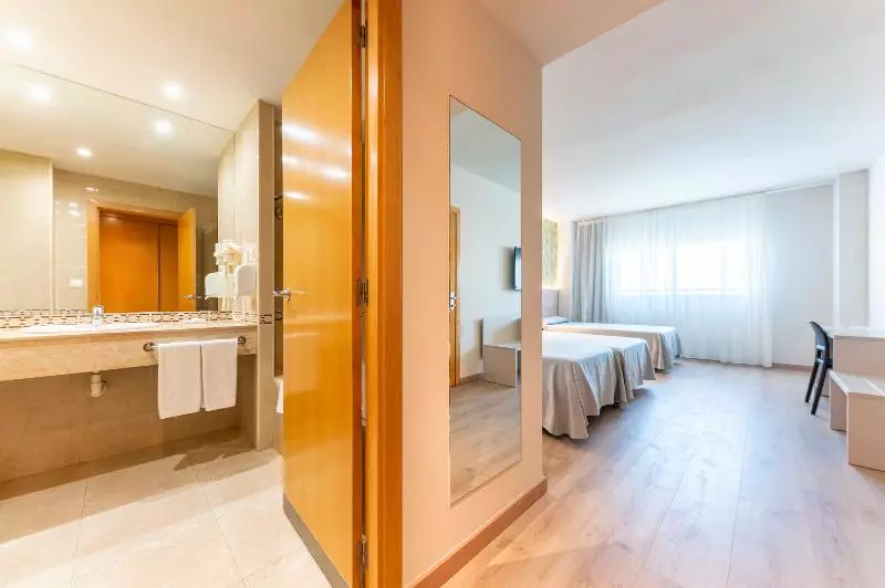 Standard Kolmen Hengen Huone, Port Alicante City & Beach