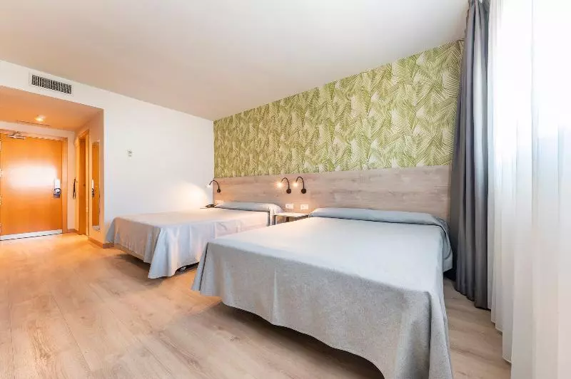 Standard Kolmen Hengen Huone, Port Alicante City & Beach