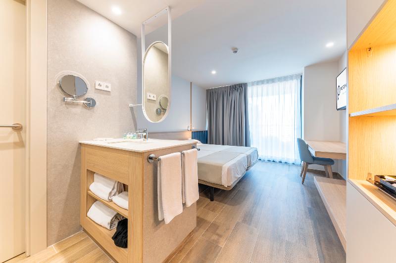 Номер Стандарт, Port Alicante City & Beach