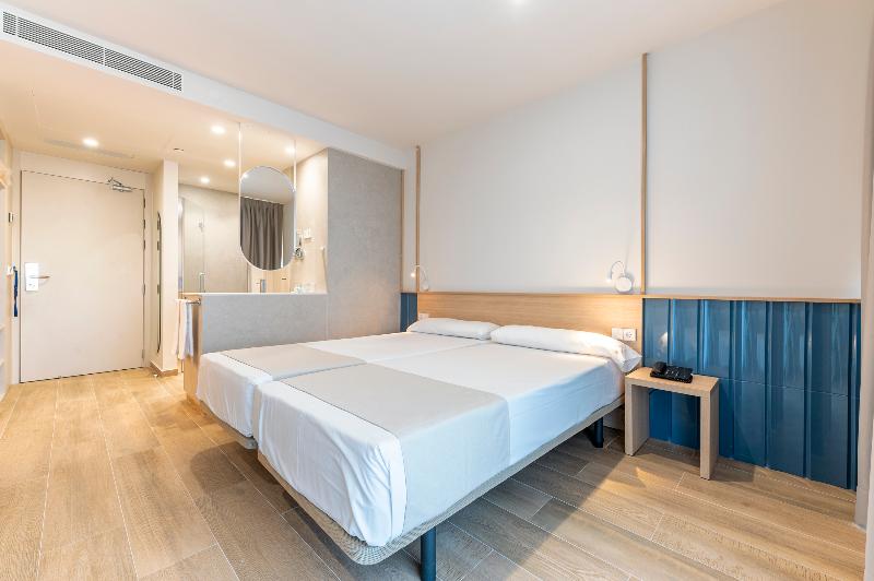 Номер Стандарт, Port Alicante City & Beach