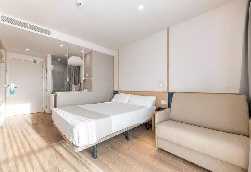 Standard Triple Room with Terrace, Port Alicante City & Beach