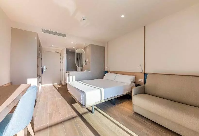 Standard Triple Room with Terrace, Port Alicante City & Beach