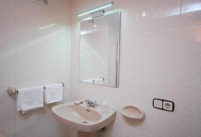 غرفة قياسية فردية, Principado De Europa