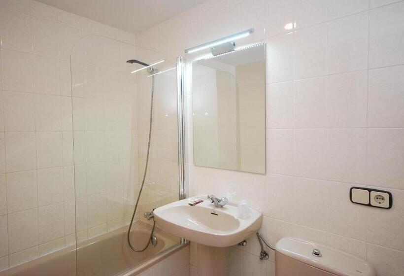 غرفة قياسية مزوَّدة بشُرفة, Principado De Europa