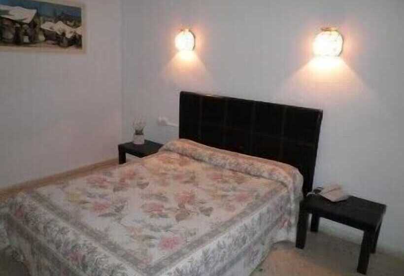 标准间, Rocinante