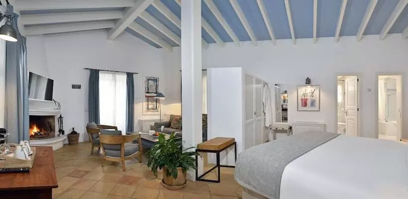 سوییت جونیور, San Lorenzo  Adults Only