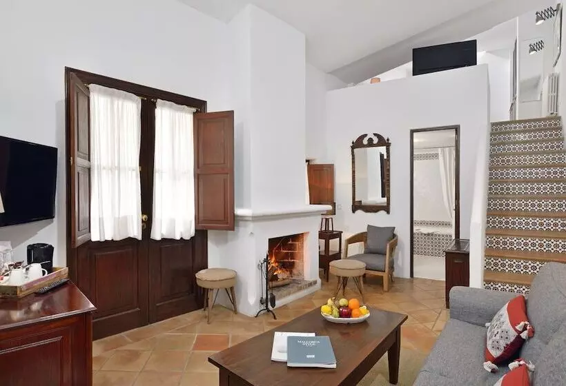 سوییت جونیور, San Lorenzo  Adults Only