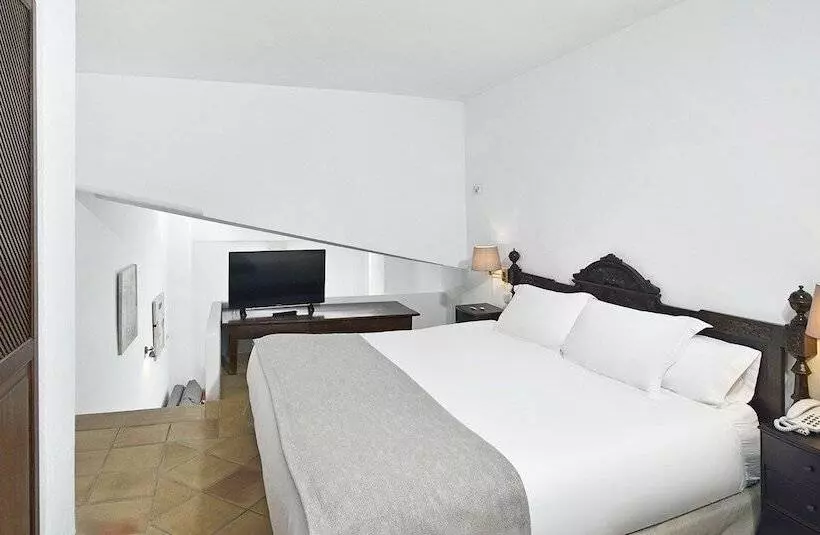 سوییت جونیور, San Lorenzo  Adults Only