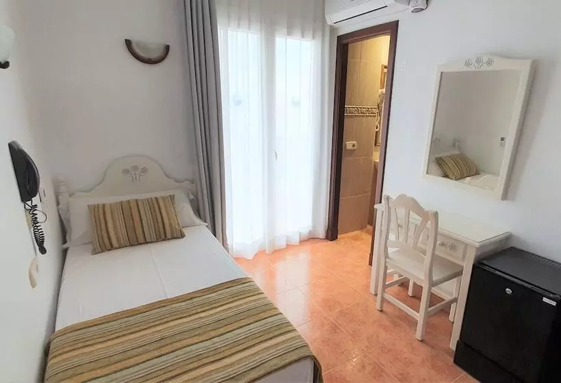 Standard Einzelzimmer mit Balkon, Ses Puntetes