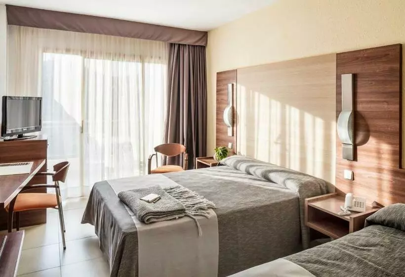 اتاق استاندارد سه نفره, Aqua Hotel Aquamarina & Spa