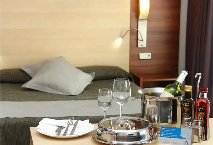 اتاق استاندارد چهار تخته, Aqua Hotel Aquamarina & Spa